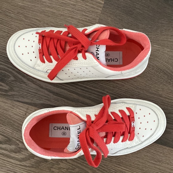 CHANEL 22P RUNNERS WHITE AND RED TENNIS SHOE - Picture 4 of 7